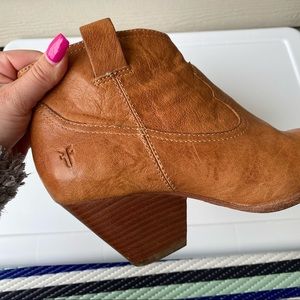 Frye Reina Leather Bootie Size 8